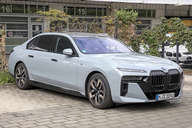 BMW i7
