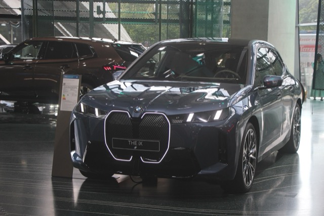 BMW iX
